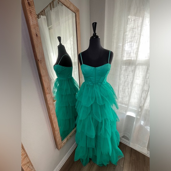 NWOT Lulus Kelly Green Gown Size Small - Picture 3 of 7